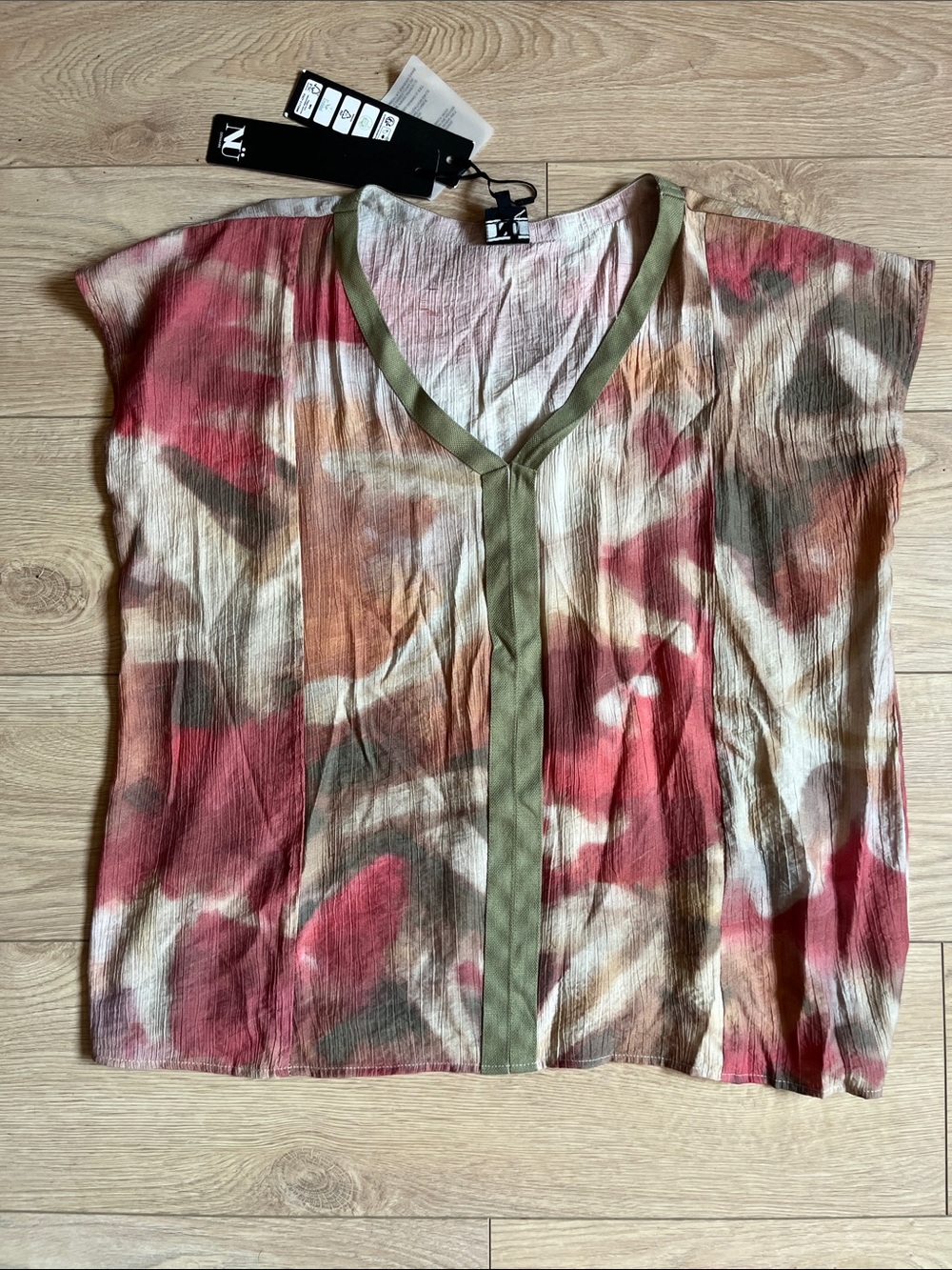 NU Relaxed V-Neck Short Sleeve Blouse in Multi-Color Pattern